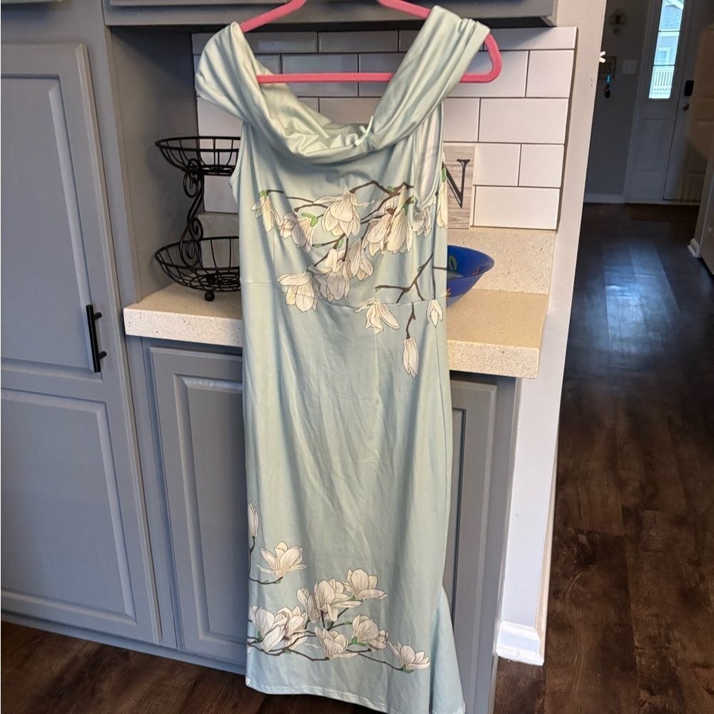 Elegant Floral Women's Bodycon Dress with fishtail flair